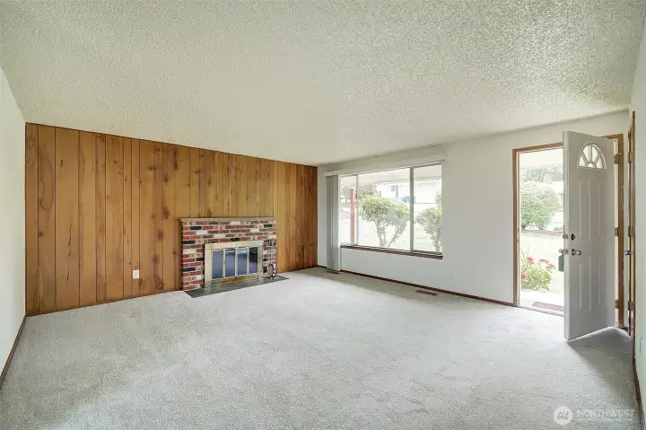 Living room without staging Living room without staging