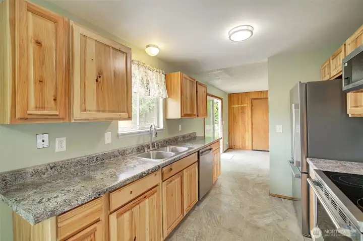 Completely updated kitchen, everything new from appliances to tile flooring, new cabinets and vinyl counters Completely updated kitchen, everything new from appliances to tile flooring, new cabinets and vinyl counters