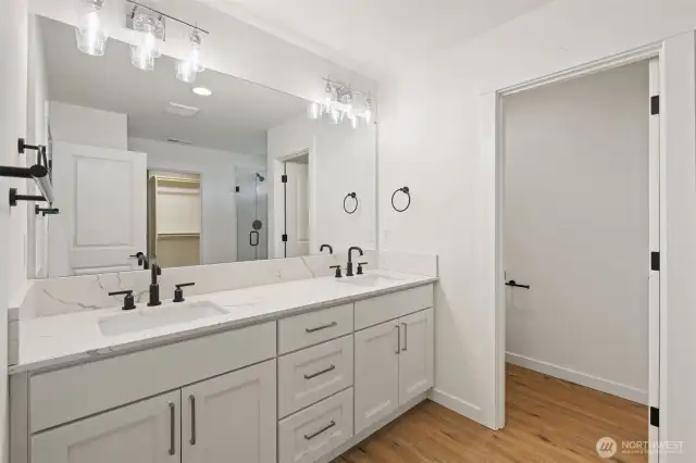 ensuite, double sinks