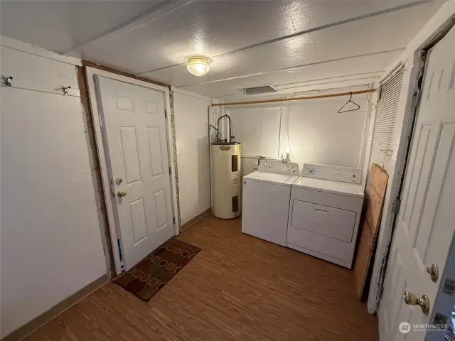 Entry / Mud Room with Washer/Dryer