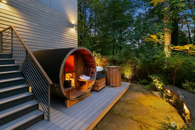 Your own private spa for year round use: traditional steam barrel sauna (can use essential oils too!), Aquaquip hot tub and cold plunge