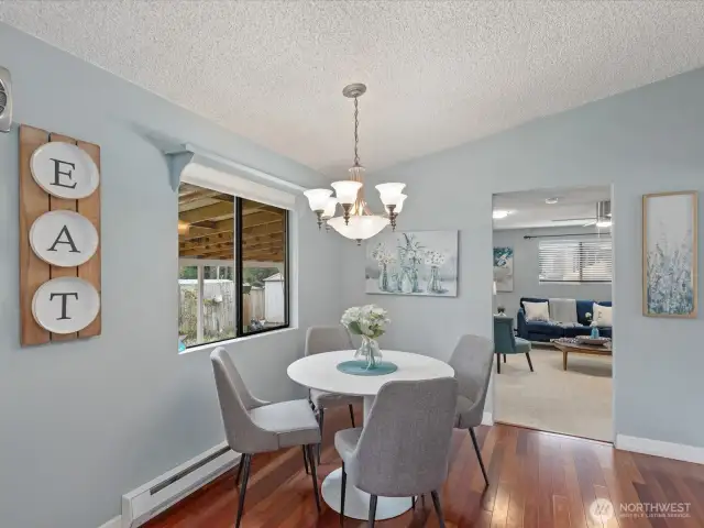 Cozy Kitchen Dining Area ~