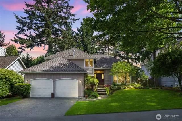 Exquisite Klahanie residence in desirable Audubon Ridge!