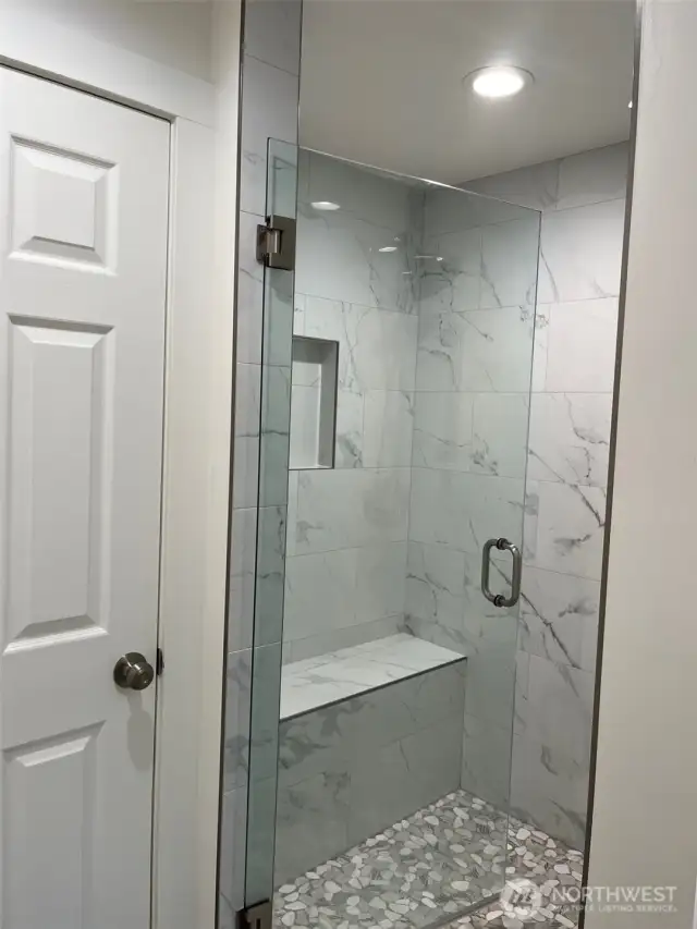Beautiful large tiled shower with bench
