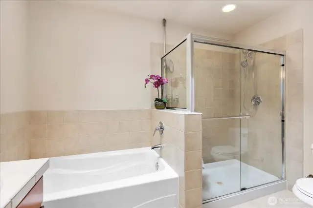 Timeless, neutral tile throughout the bath.