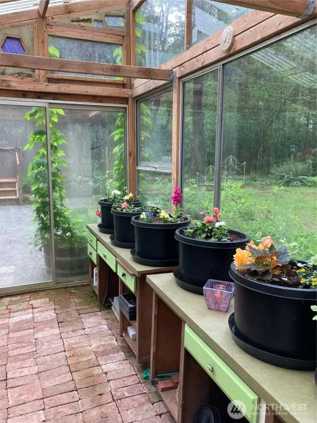 Active greenhouse