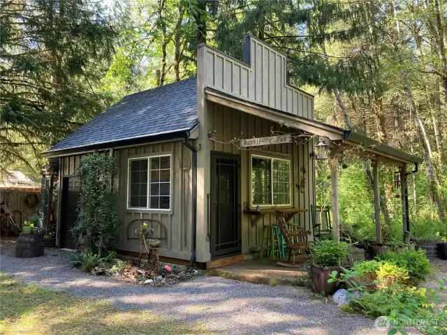 View towards the annex cottage