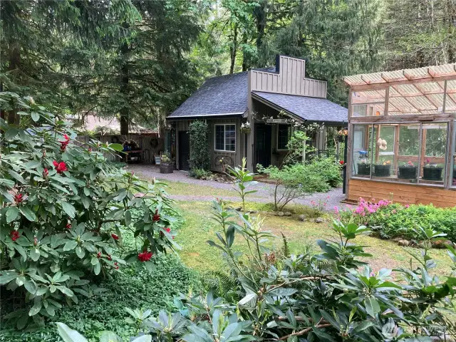 RV area showing the Anexx cottage & greenhouse