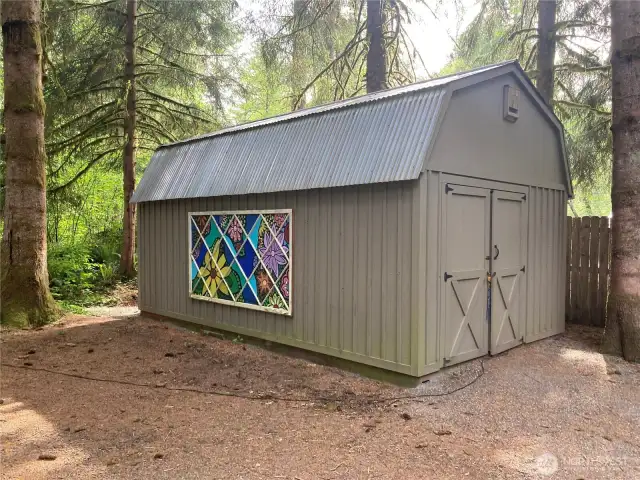 10x20 shop w/exrerior art work