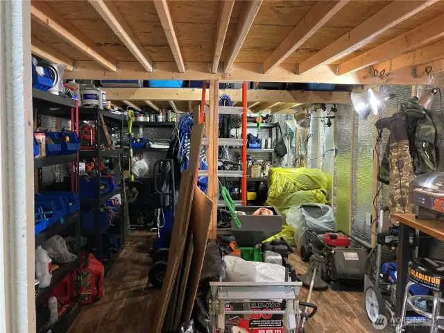 Inside 10x20 shop