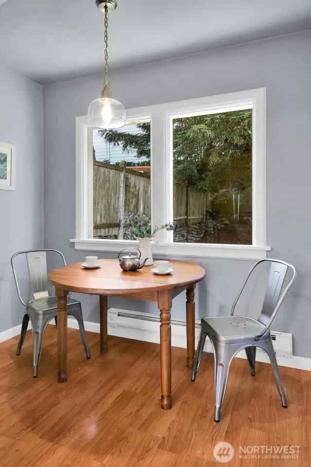 Cozy nook for easy dining witoutlook. This Charming eating nook with Heritage Sequoia backdrop.