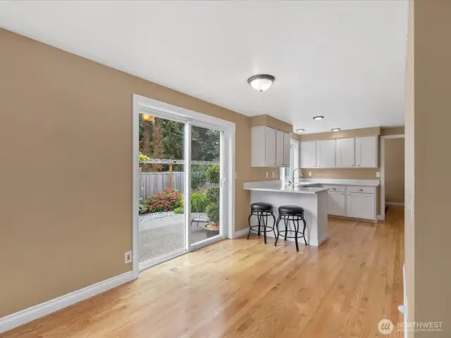 Kitchen w/eat in area