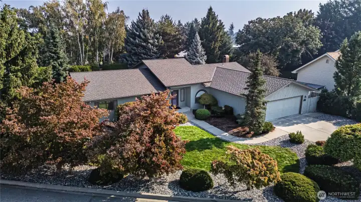 Beautifully kept mature landscaping