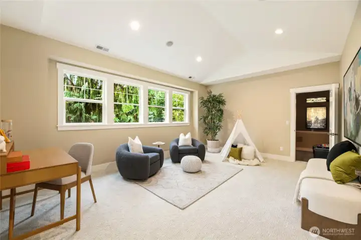 Spacious bonus room offers endless possibilities—home gym, art studio, playroom.