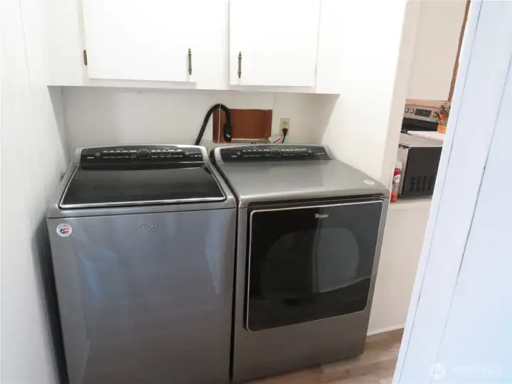 washer and dryer stay