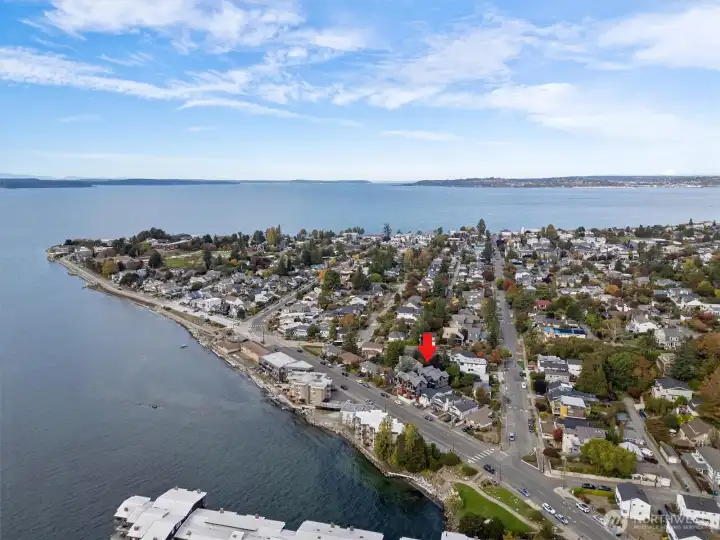 Alki and Beach Drive have perhaps the best walking and bike path in all of Seattle. From your new home you can take an easy shuttle to the Downtown Water Taxi and be downtown for work, shopping or to watch a game in no time at all!