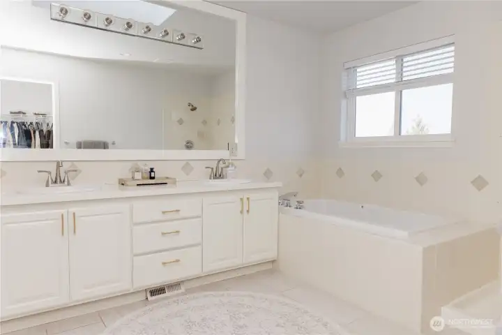 Primary bath with large tub