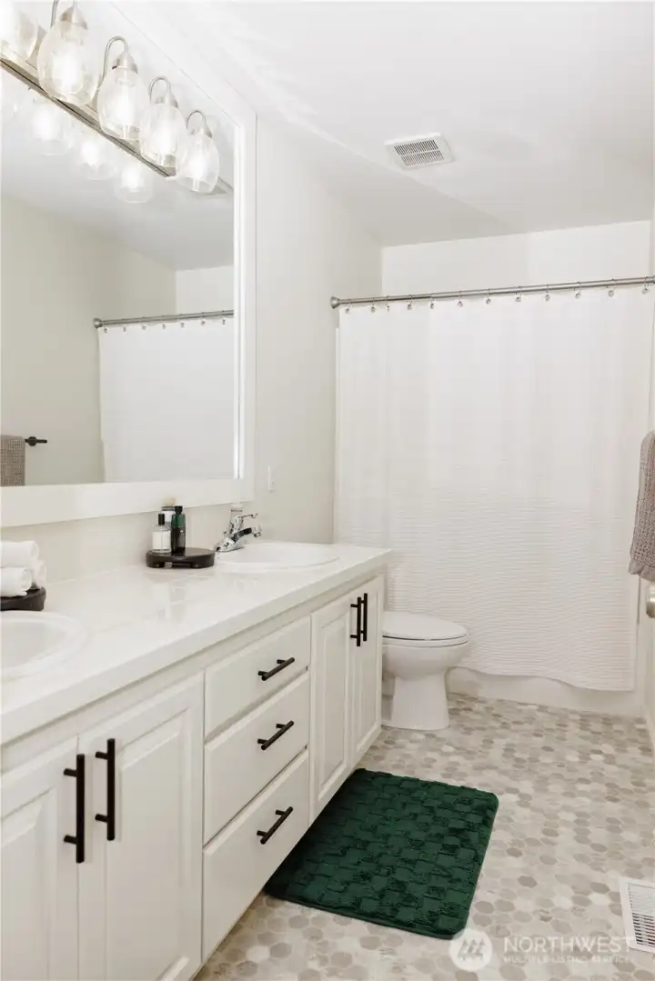 Full bath on 2nd floor