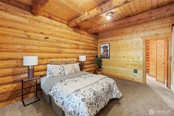 Attached 3/4 En-suite plus Stackable W & Dryer to Convey