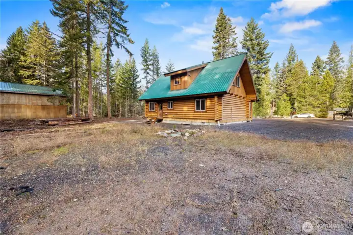 Large Level, Low Maintenance Lot