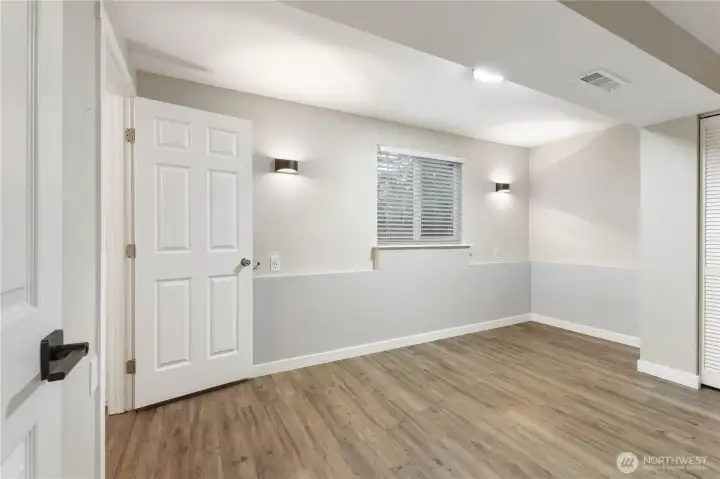 4th bedroom with full bath. or use as an office.