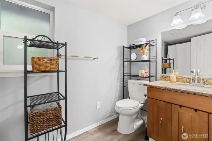 Owners suite en-suite bathroom!