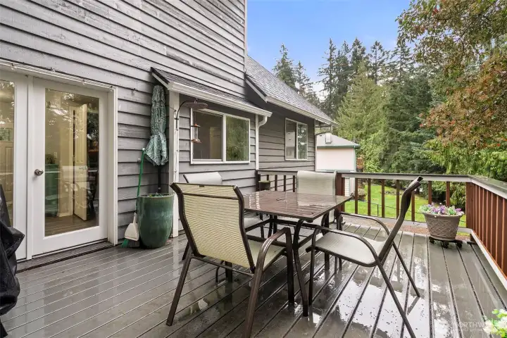 Great size deck right off the kitchen!
