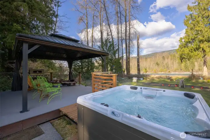 Relax in the new hot tub while enjoying peaceful Nooksack River views and a private backyard setting.