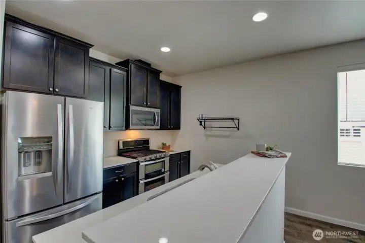 Nice counter to serve buffet style.