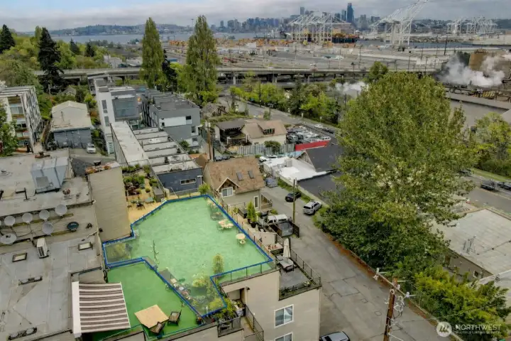 The blue lines and green shading show the outline of the 1500+ SF private deck for this unit.