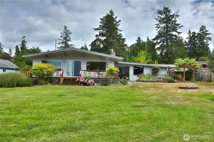 Exceptional setting on over half an acre. Exceptional setting on over half an acre.
