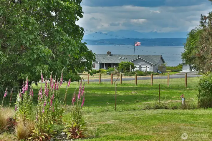 Ever-changing vistas stretch across the water. Ever-changing vistas stretch across the water.