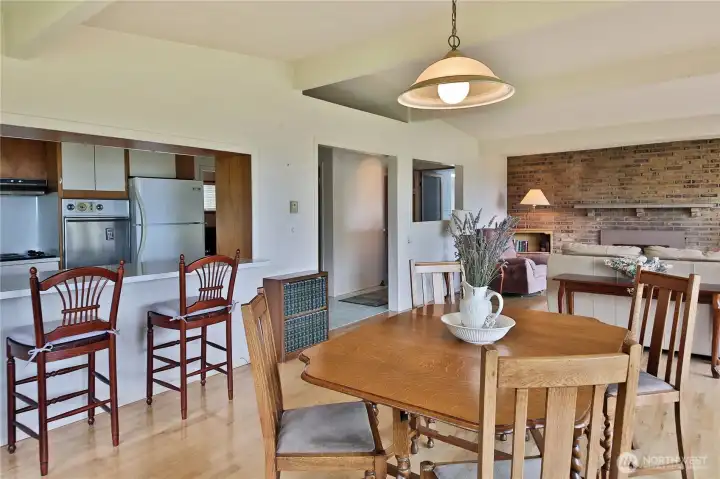 Comfortable gathering spaces for everyday living. Comfortable gathering spaces for everyday living.