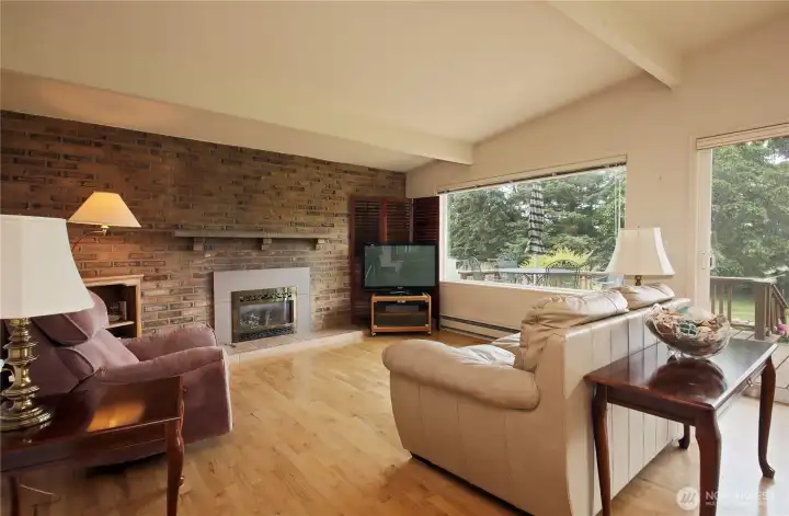 An inviting space for family and friends. An inviting space for family and friends.