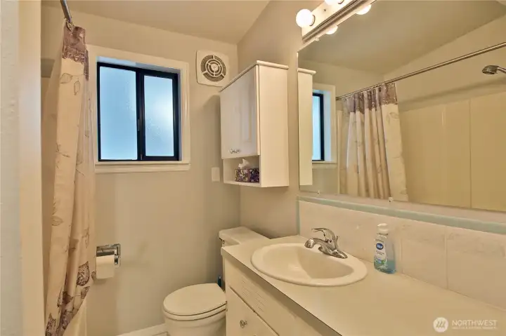 Full bath with tub/shower combo. Full bath with tub/shower combo.