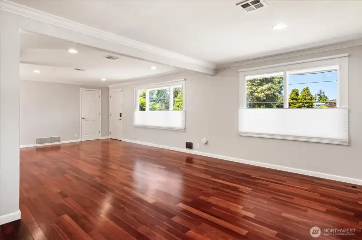 Additional angle of living & dining room without staging.
