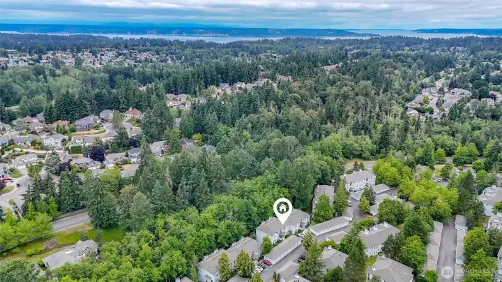Close by shopping and easy access to I-5.