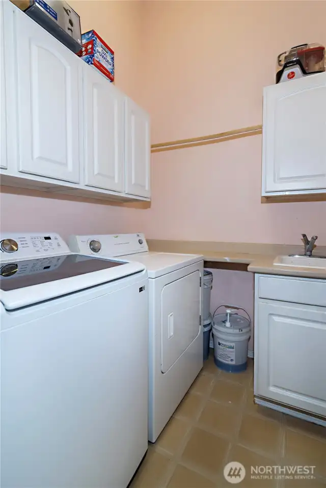 Upstairs laundr room with utility sink
