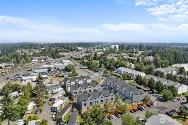 Photographs are for illustrative purposes only. Features, finishes, interior/exterior colors, landscaping and floorplan shown may vary from actual homes built.