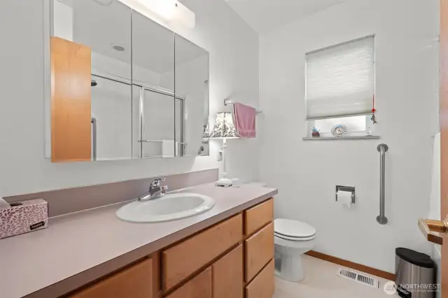 Second Full Bathroom w/ Jetted Tub