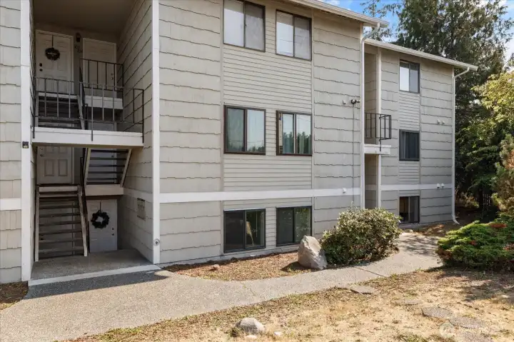 Lower level unit