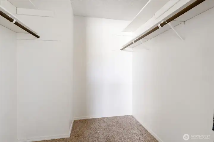 Walk in closet, very large