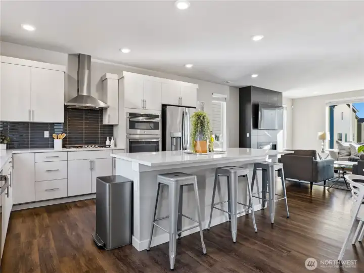 Eat-in kitchen and dining space