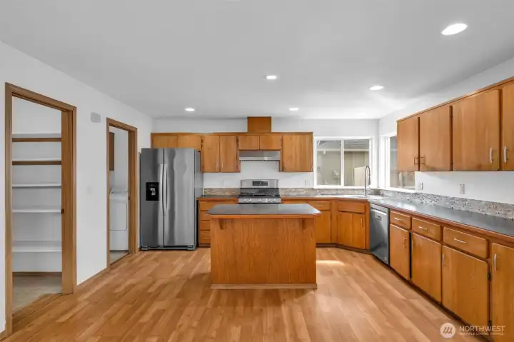 Kitchen Island, Gas Stove, Tons of counter space