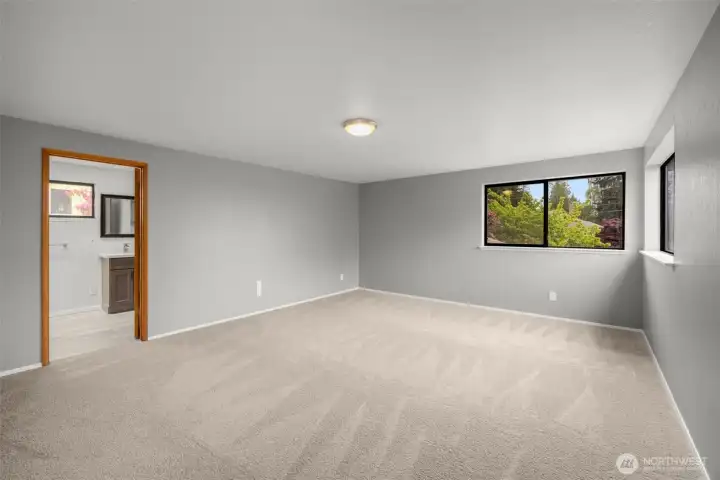 530 sq ft Primary bed/bath