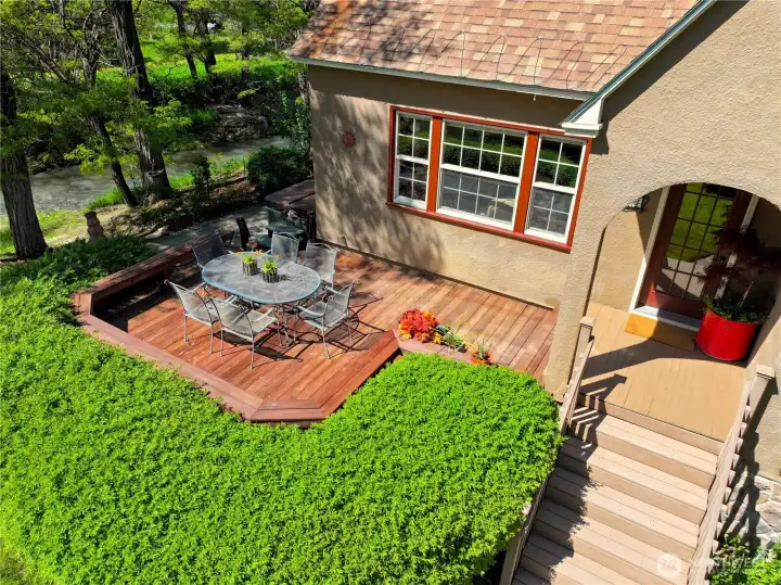 Front Deck for entertaining & relaxing by the Yellowhawk