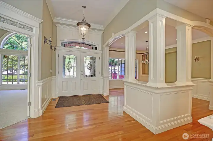 Entrance, dining room to the right, office to the left.