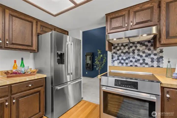 Bright kitchen features new SS appliances Bright kitchen features new SS appliances