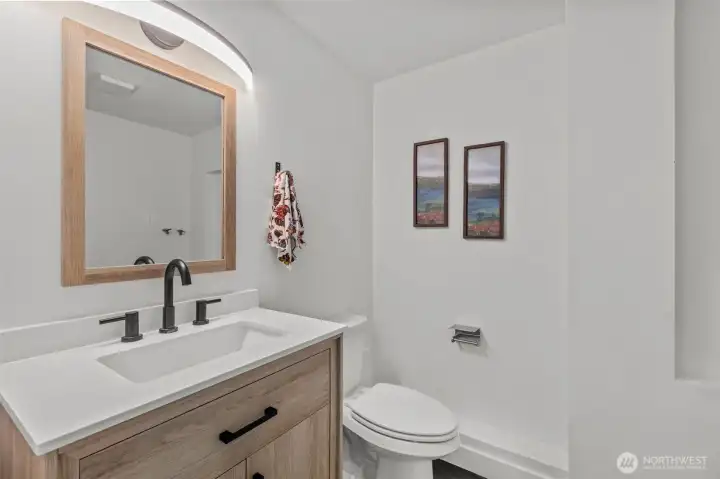 Don't miss the newly renovated half-bath on the lower level Don't miss the newly renovated half-bath on the lower level