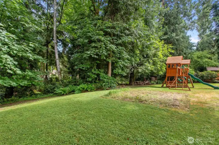 Another view of this idyllic backyard Another view of this idyllic backyard